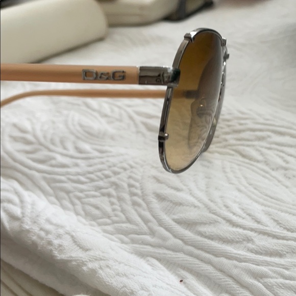 Dolce & Gabbana sunnies (aviators) - Picture 4 of 5